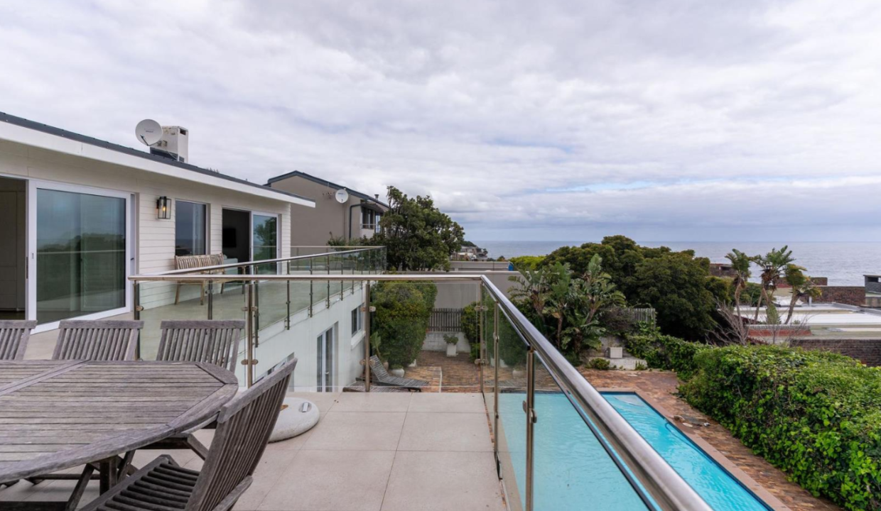 17 Leeukoppie Road. Llandudno 13