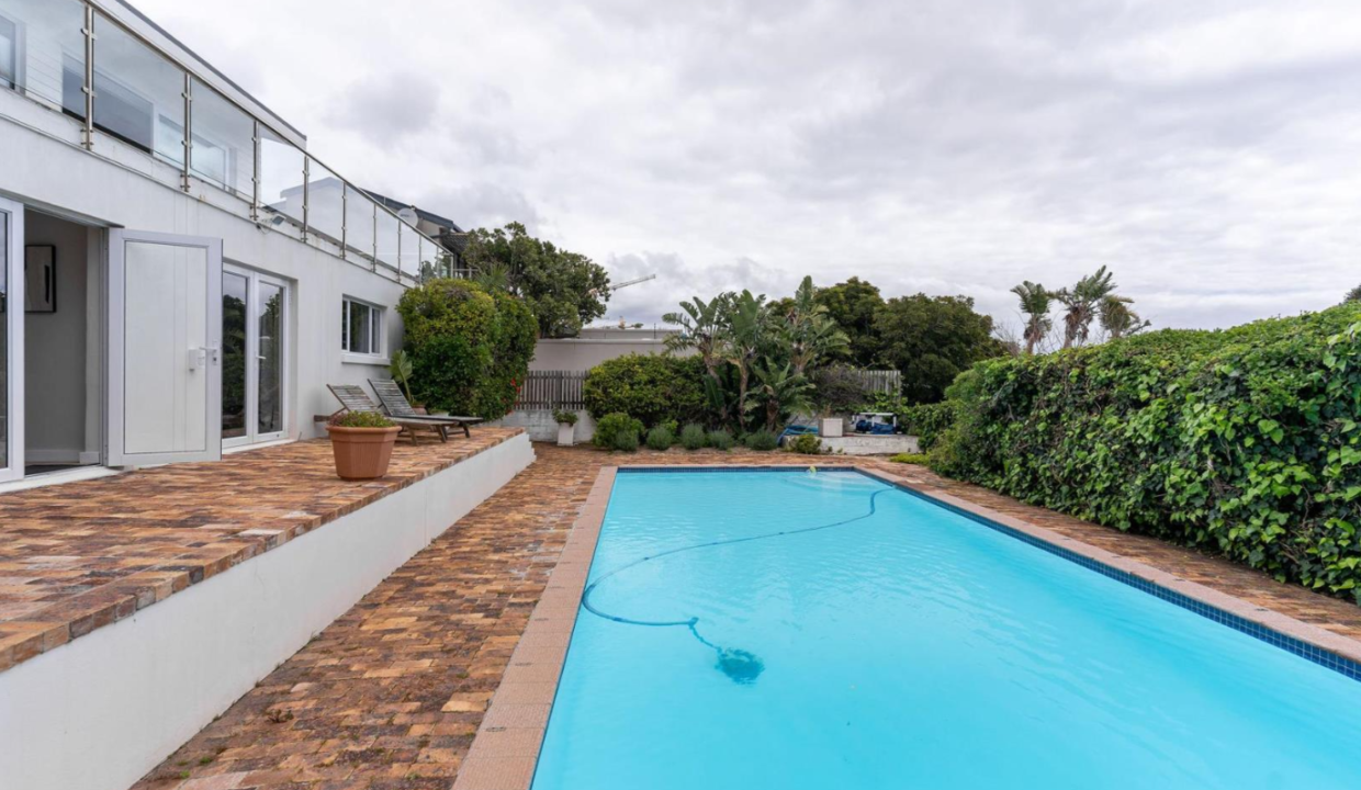 17 Leeukoppie Road. Llandudno 15