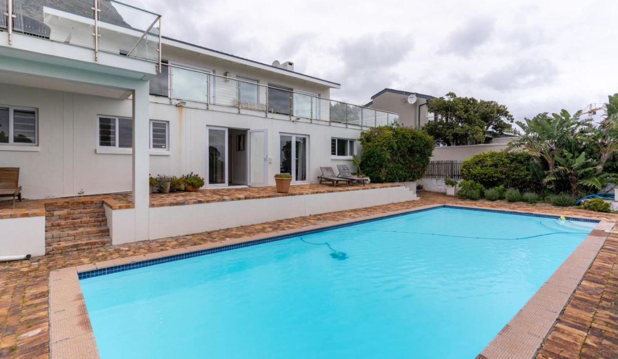 17 Leeukoppie Road. Llandudno 16