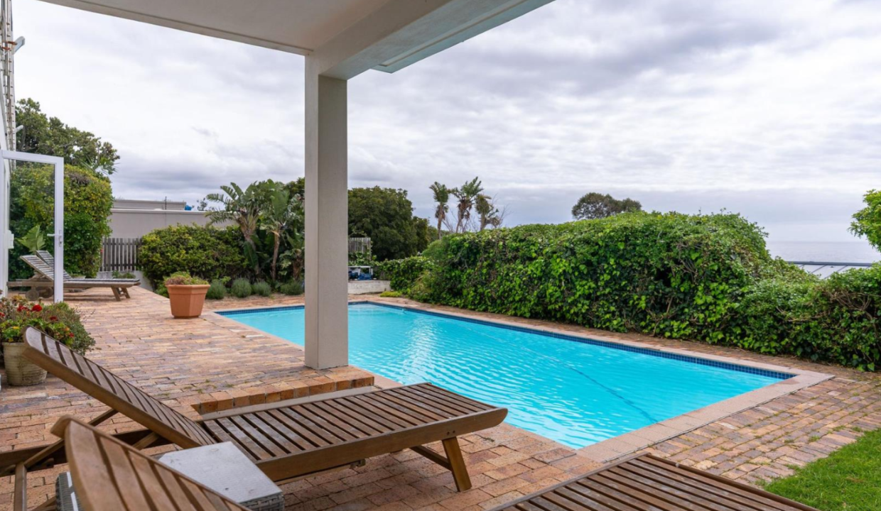 17 Leeukoppie Road. Llandudno 18