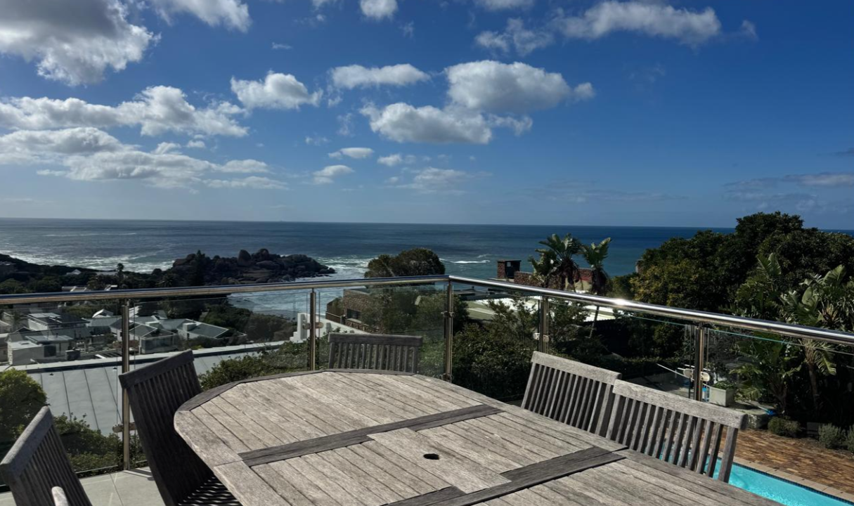 17 Leeukoppie Road. Llandudno 2