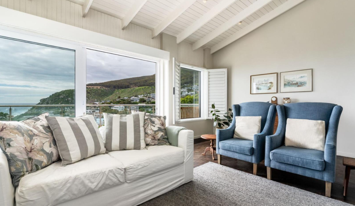 17 Leeukoppie Road. Llandudno 22