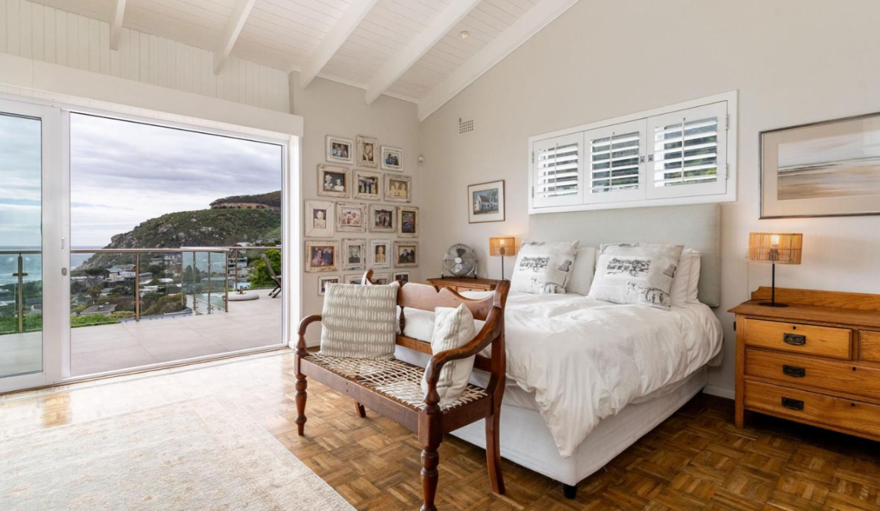 17 Leeukoppie Road. Llandudno 28