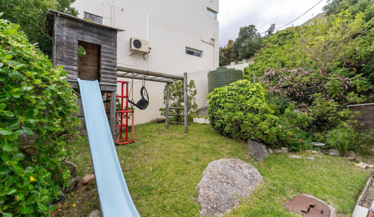 17 Leeukoppie Road. Llandudno 42