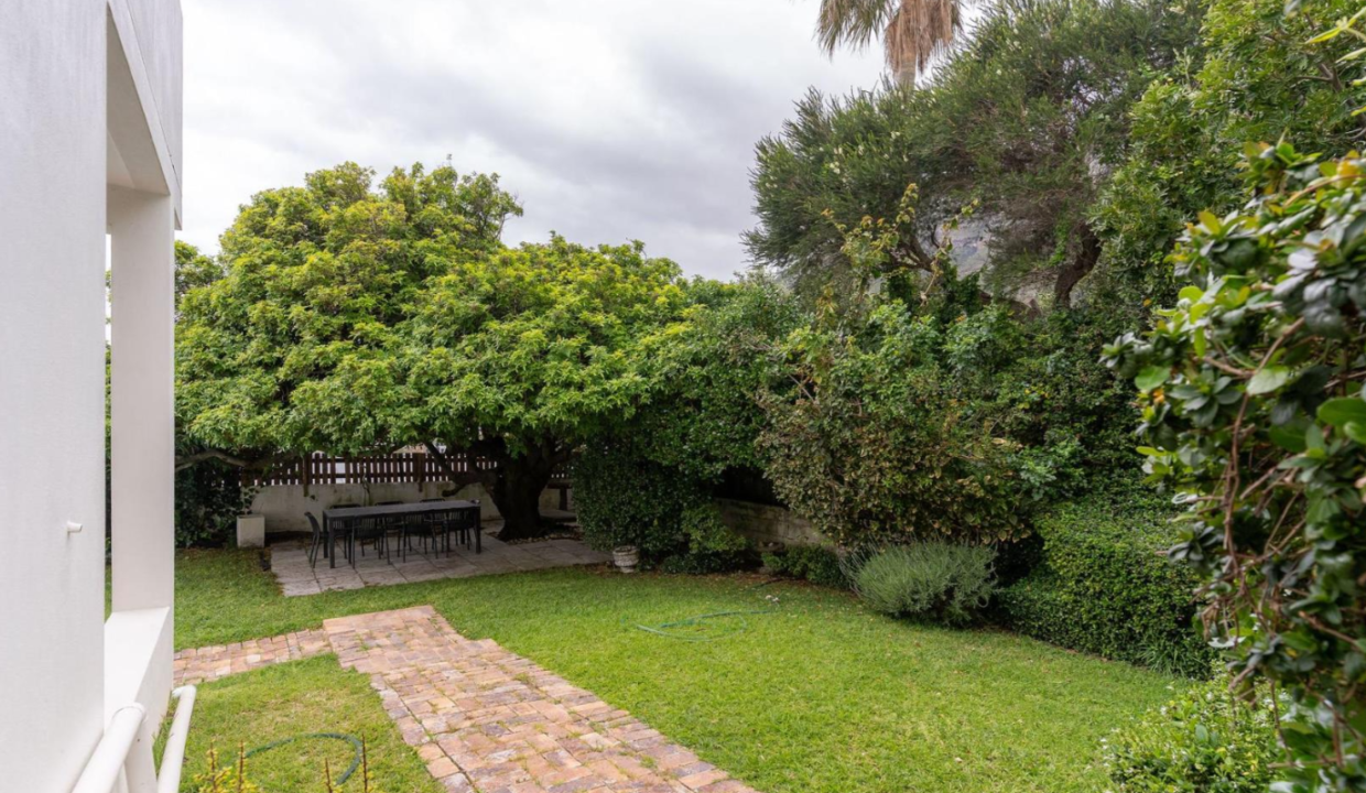 17 Leeukoppie Road. Llandudno 43
