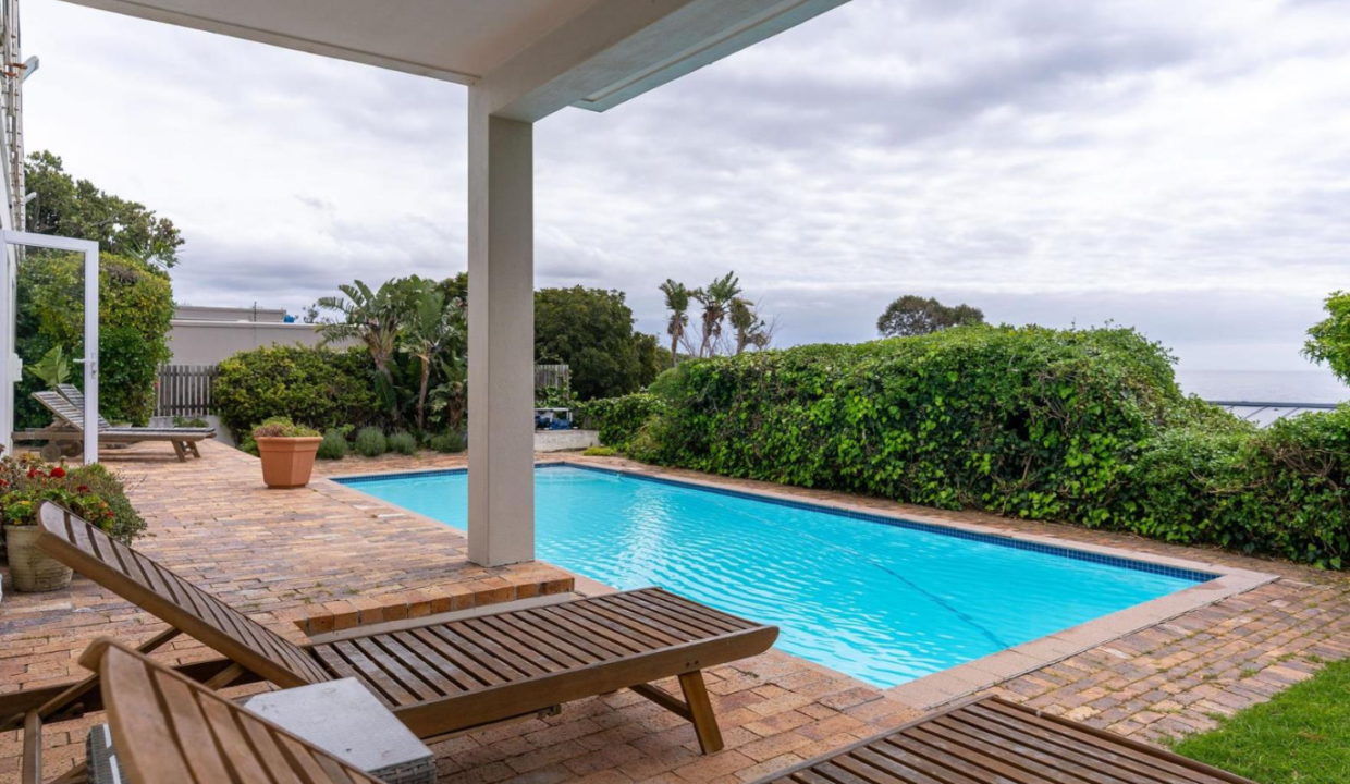 17 Leeukoppie Road. Llandudno 44