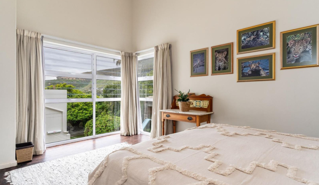 17 Leeukoppie Road. Llandudno 49