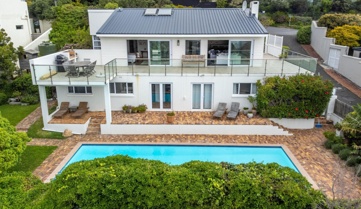 17 Leeukoppie Road. Llandudno 5