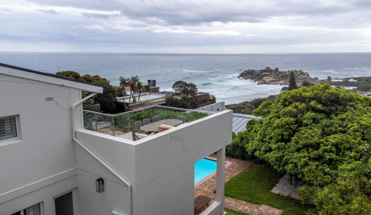 17 Leeukoppie Road. Llandudno 6