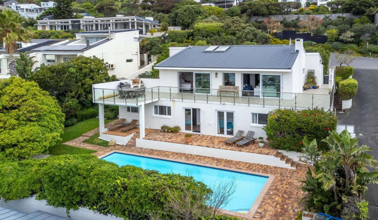 17 Leeukoppie Road. Llandudno 7