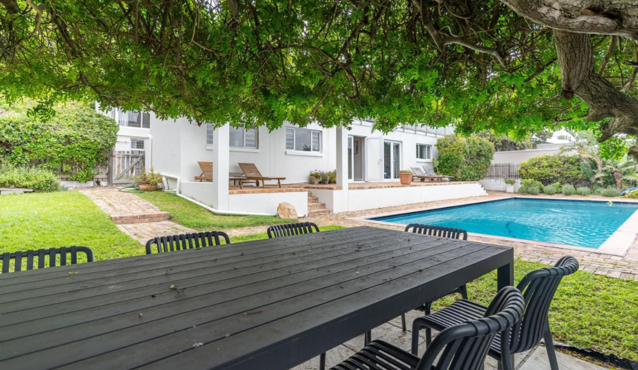 17 Leeukoppie Road. Llandudno 8