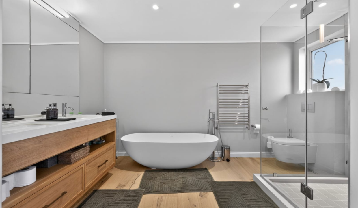 4 Upper Beta Close, Camps Bay 17