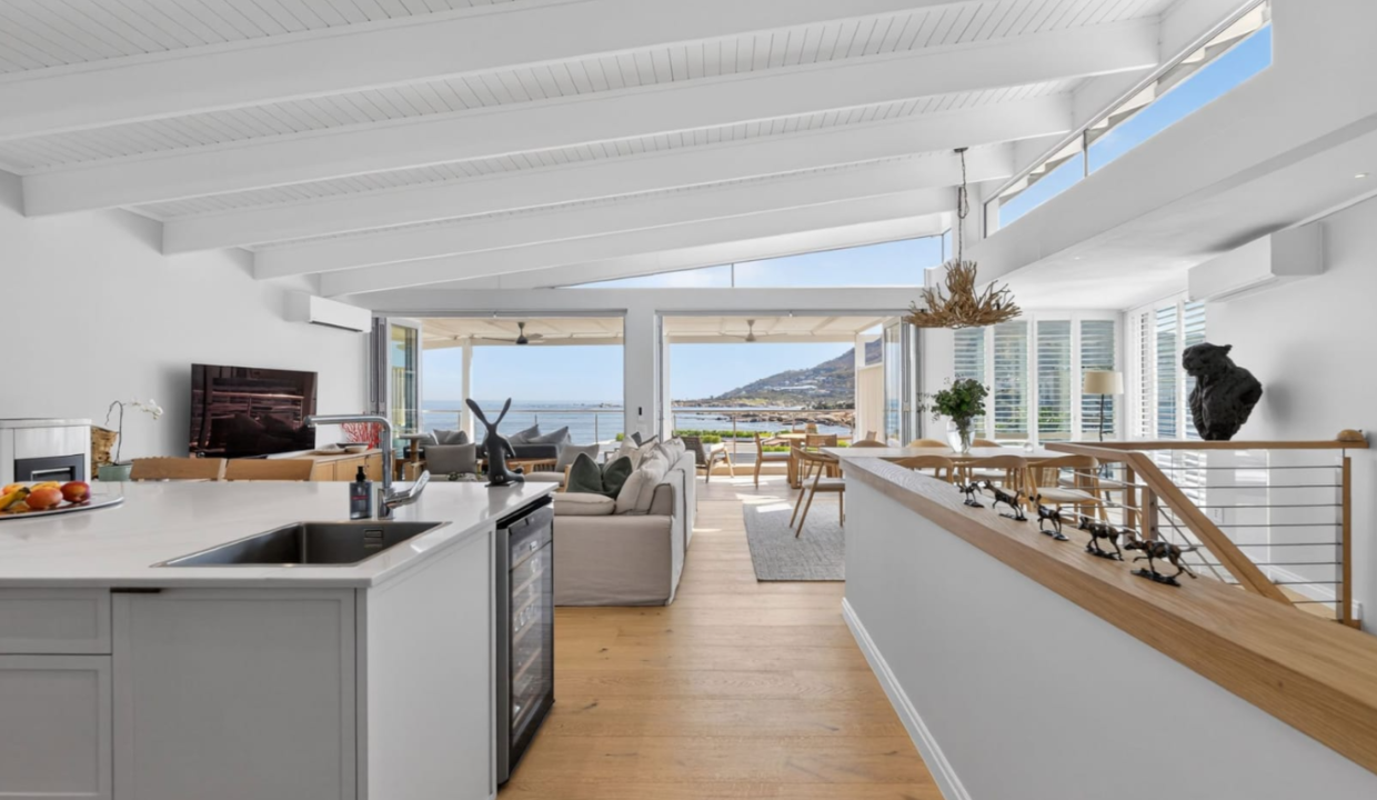 4 Upper Beta Close, Camps Bay 27