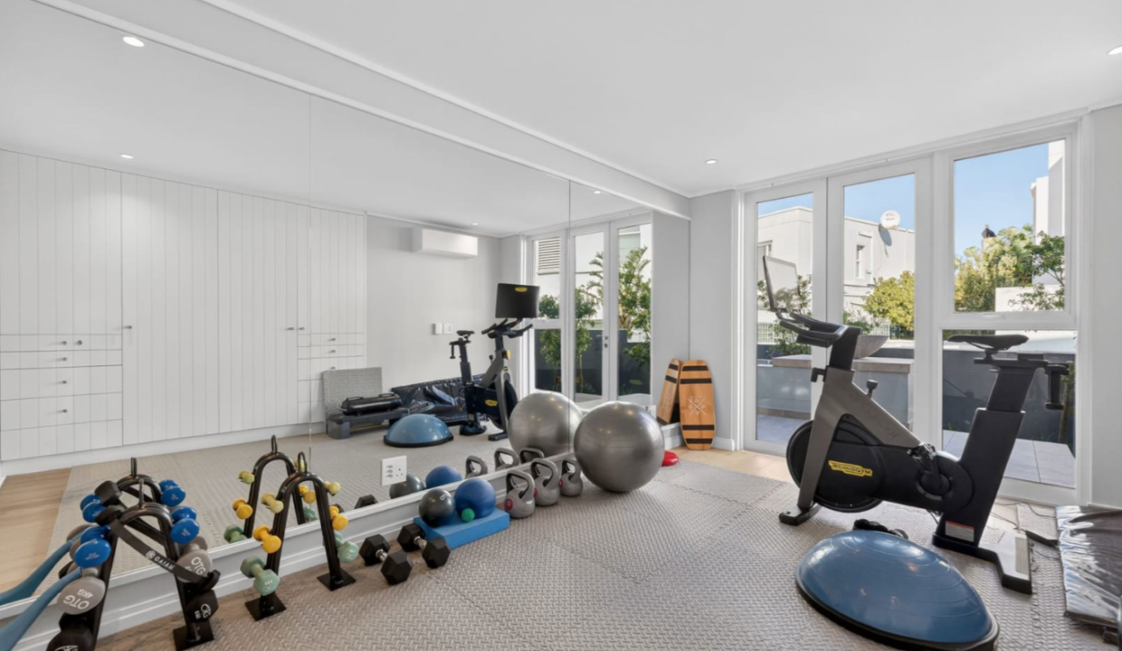 4 Upper Beta Close, Camps Bay 28